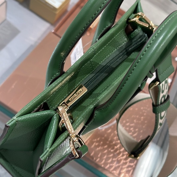 Michael Kors Mirella Small Pebbled Leather Shopper Crossbody XBODY Bag MK
NWT - Picture 5 of 16